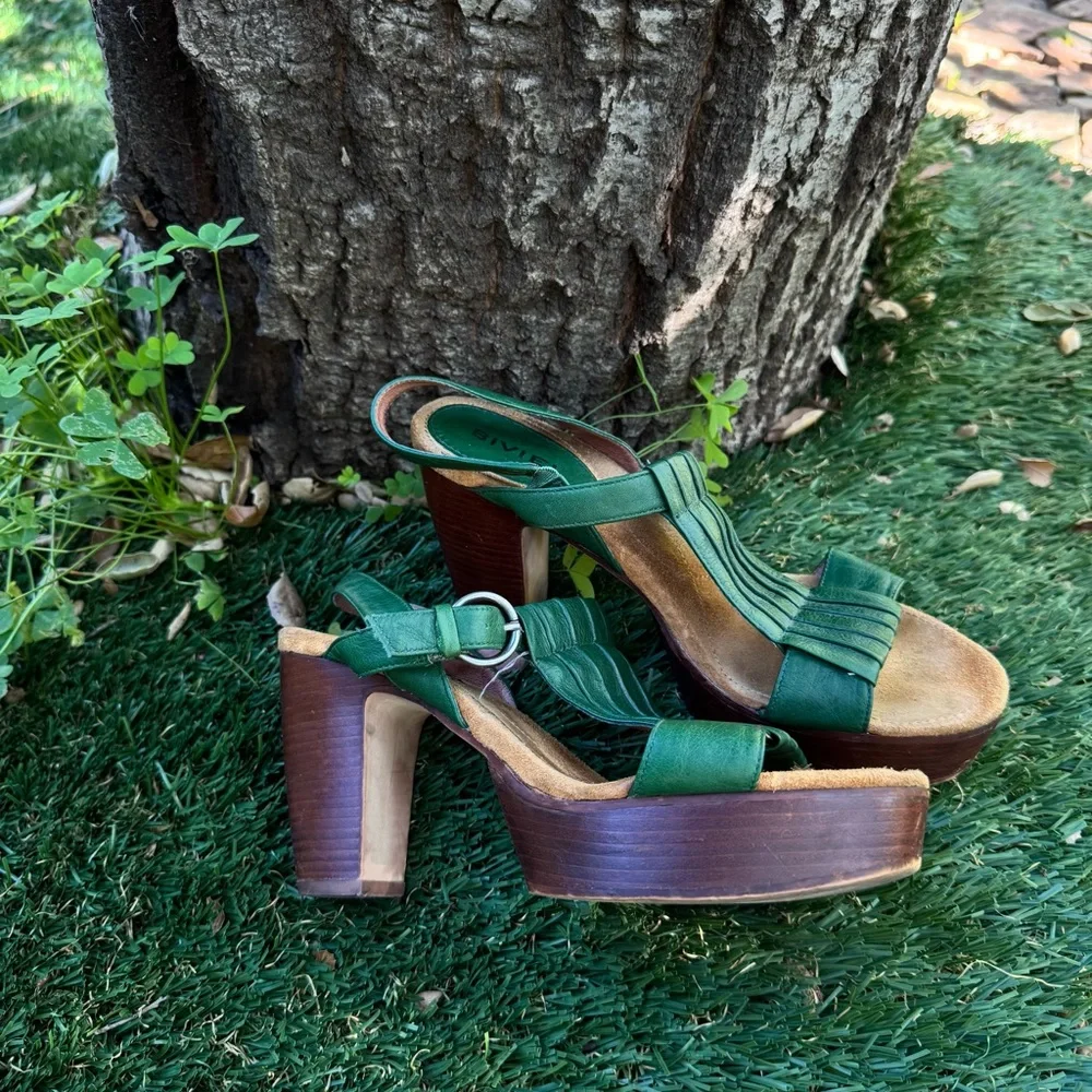Biviel Green leather Platform heels